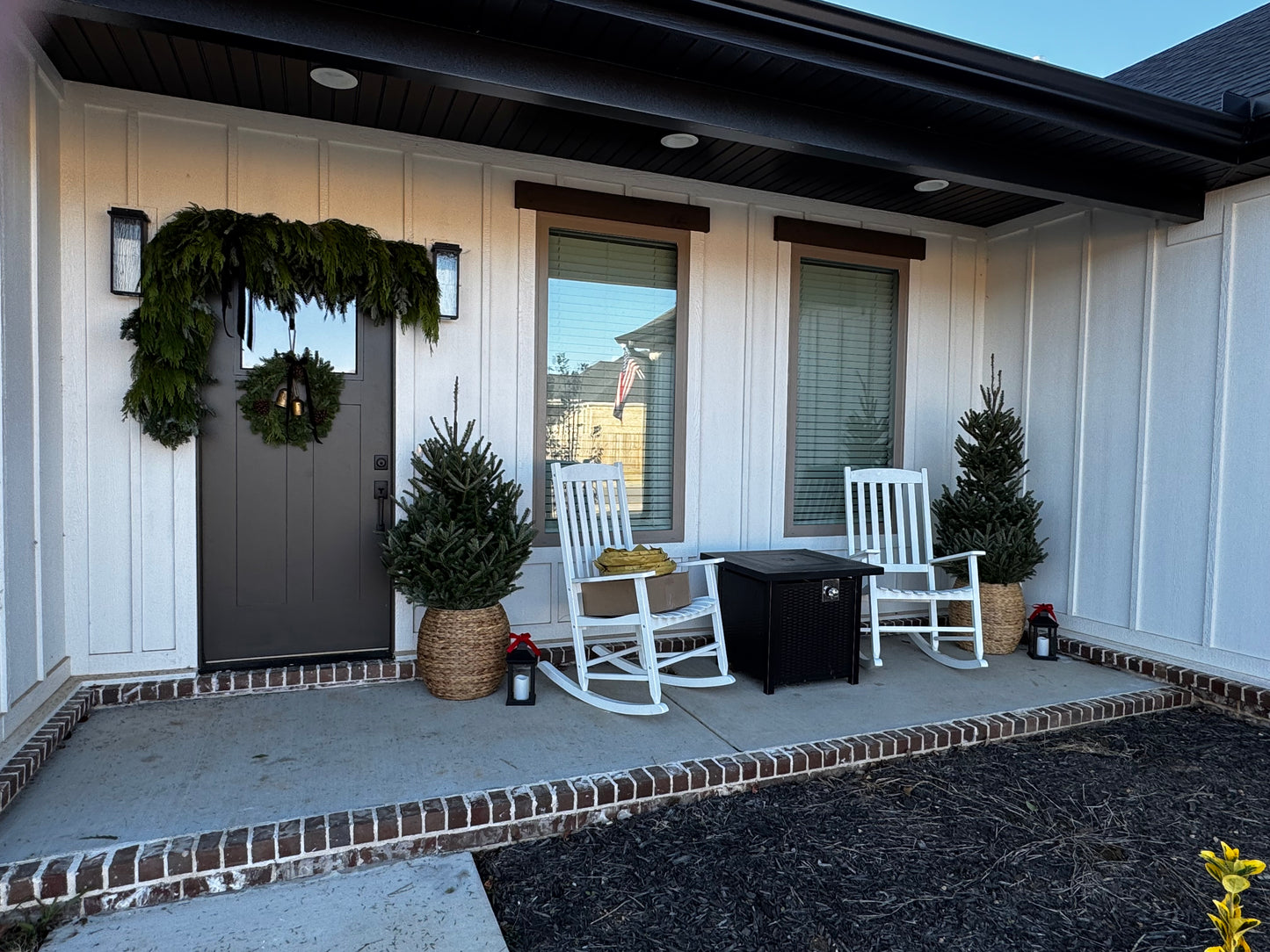 PORCH DECOR